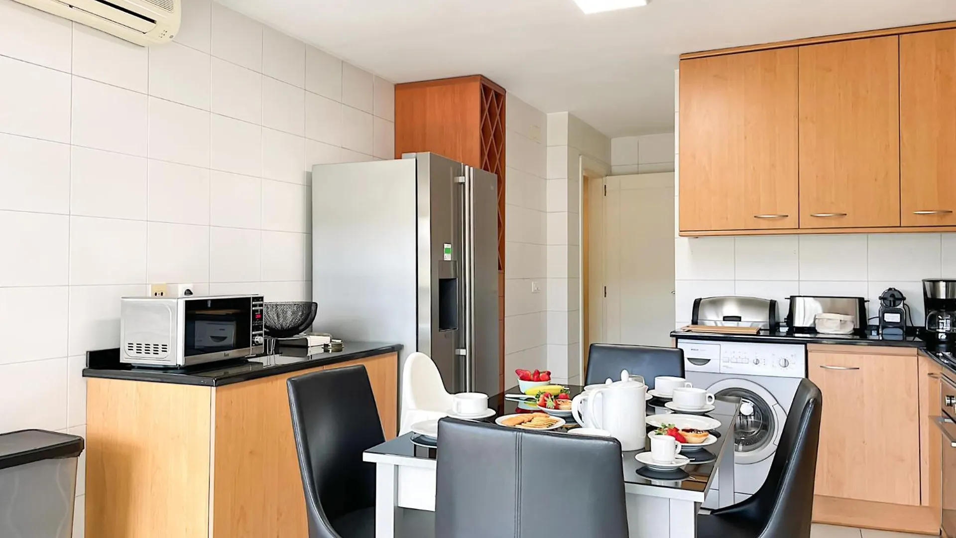 Prestige Lisbon Entire 3 Bedroom Luxury Apartment 0*,