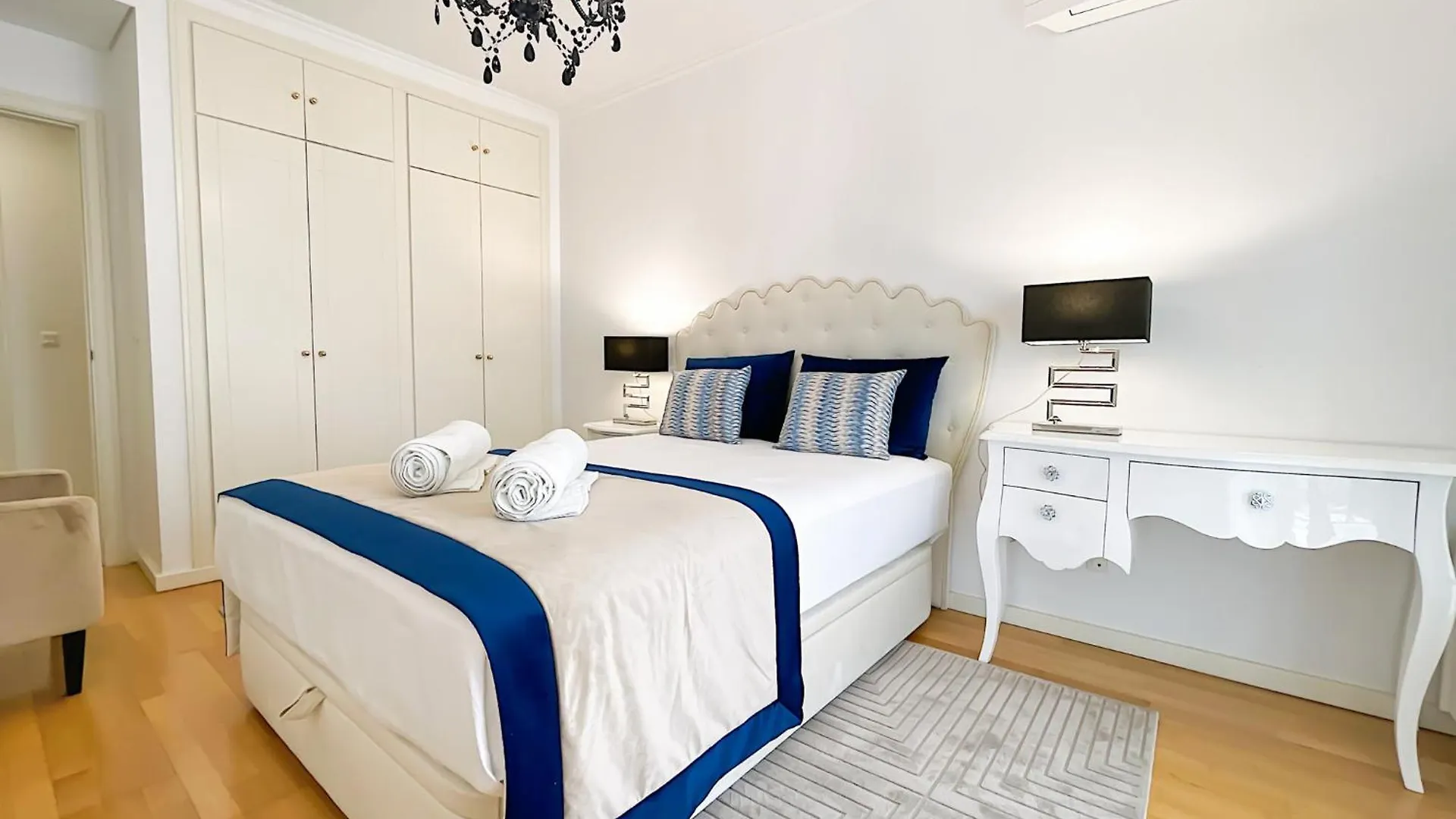 Prestige Lisbon Entire 3 Bedroom Luxury Apartment 0*,