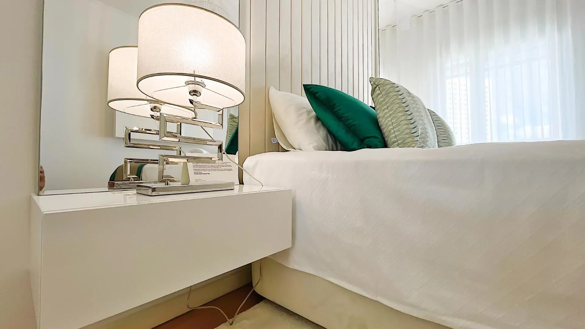 Prestige Lisbon Entire 3 Bedroom Luxury Apartment 0*,